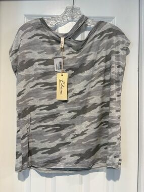 NWT Elan Women's Gray Camo Off the Shoulder Short Sleeve Top Size Large